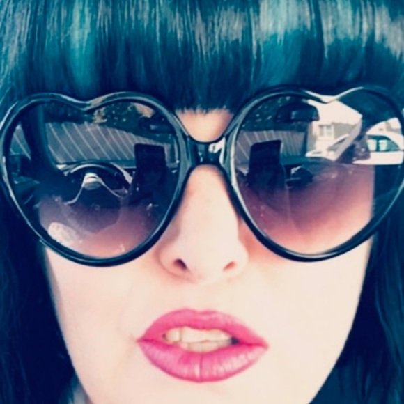 Meet Your Posher - Picture 1 of 3